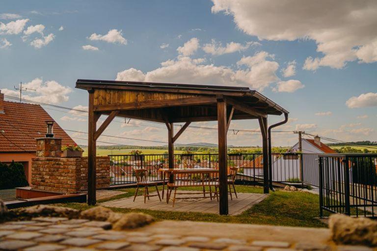 Deduv Sklep Apartment Hlohovec Bagian luar foto