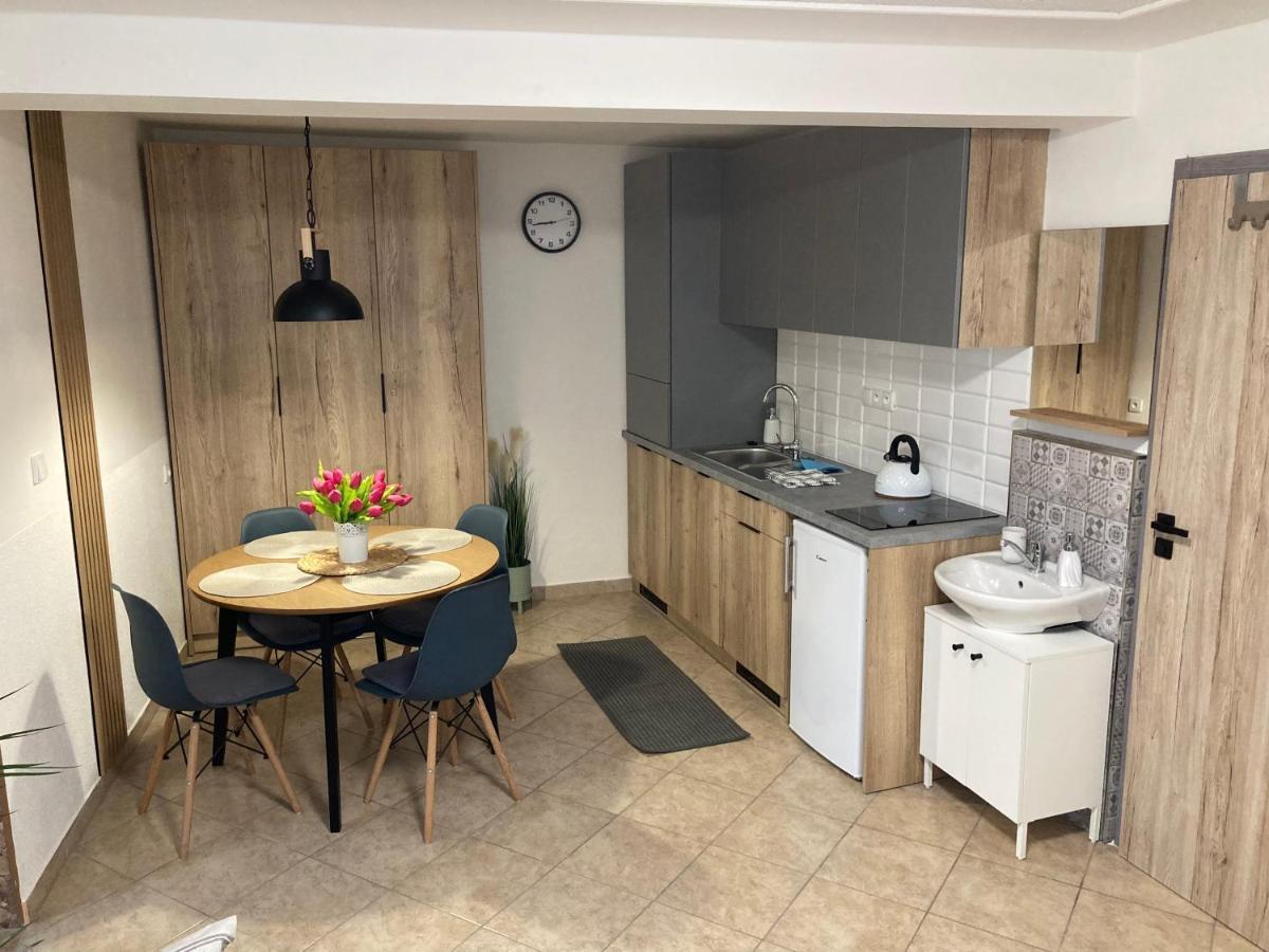 Deduv Sklep Apartment Hlohovec Bagian luar foto