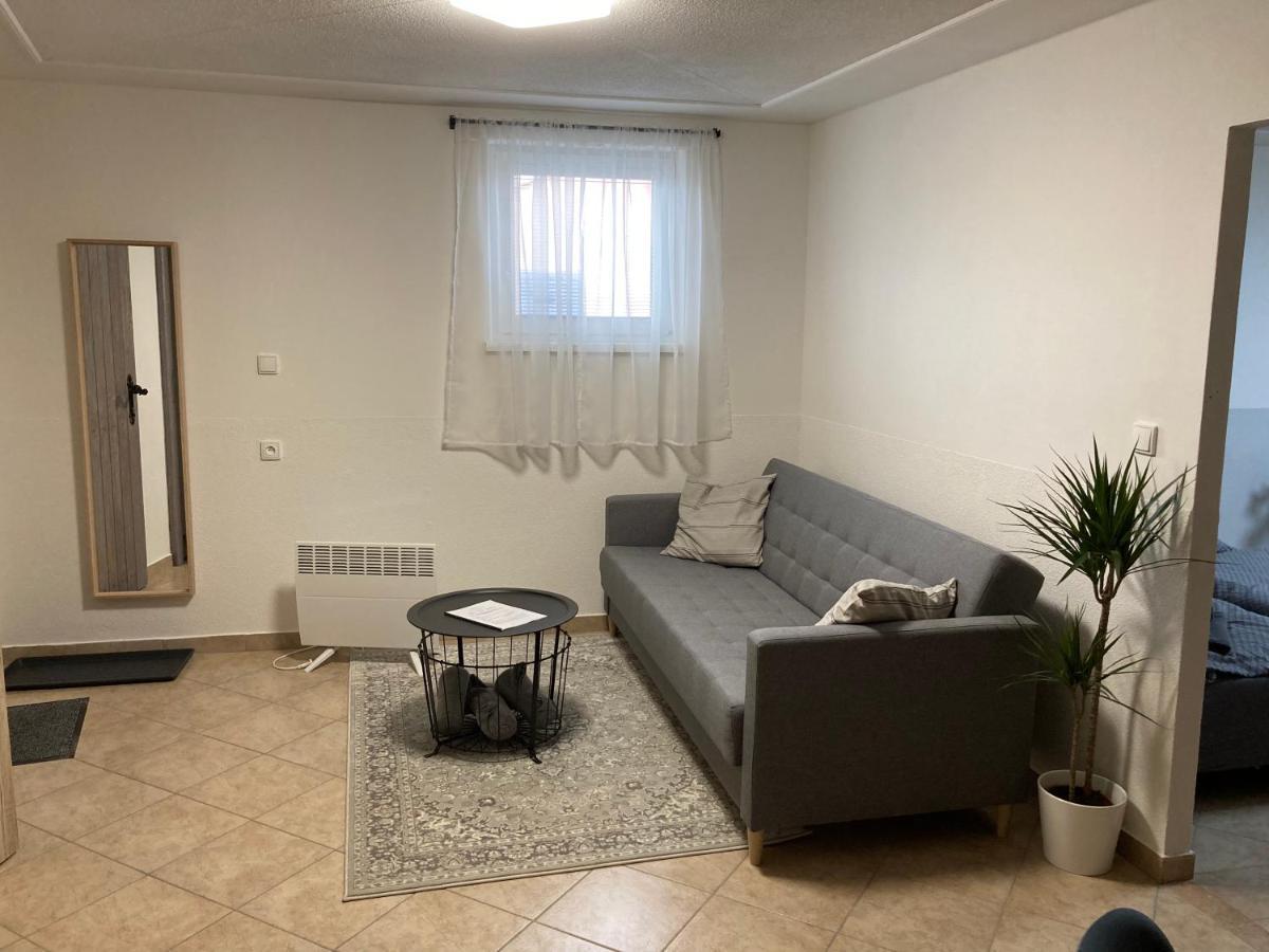 Deduv Sklep Apartment Hlohovec Bagian luar foto